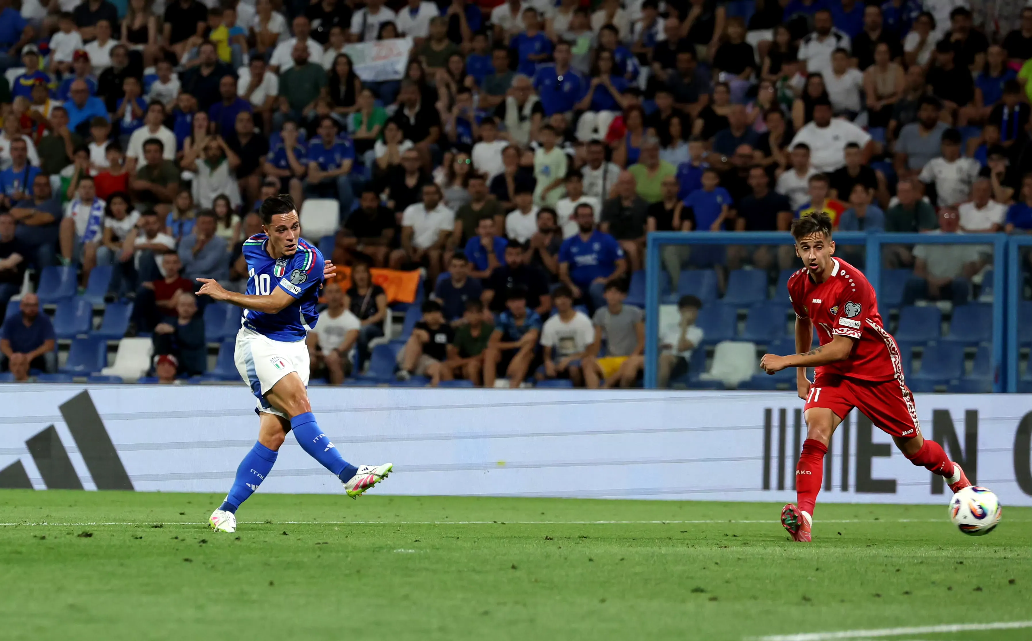 包含世界网球队逆转意大利网球队，穆雷三分雨点燃全场的词条