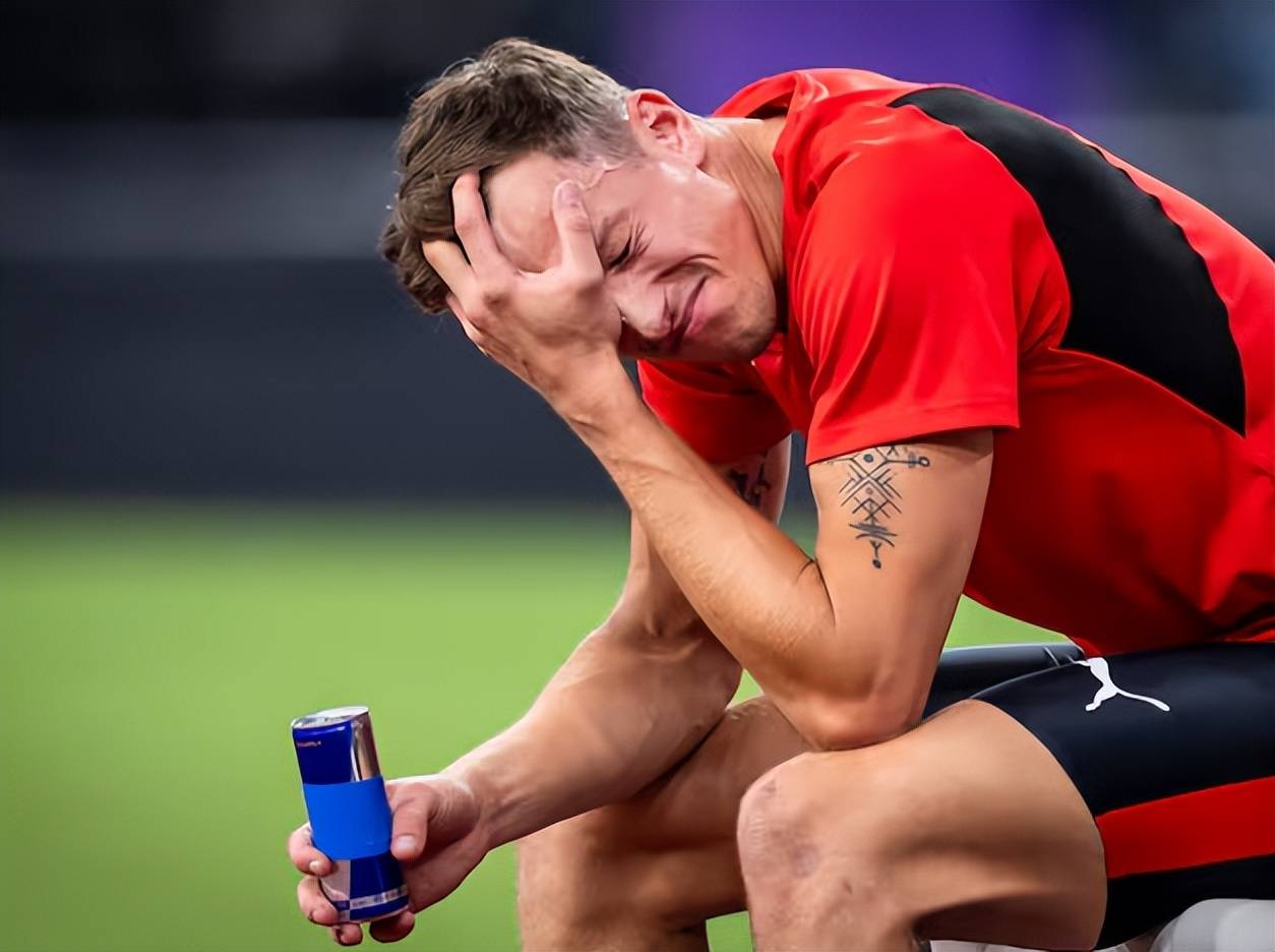 田径明星选手受伤退赛,引发热议 田径明星选手受伤退赛,引发热议