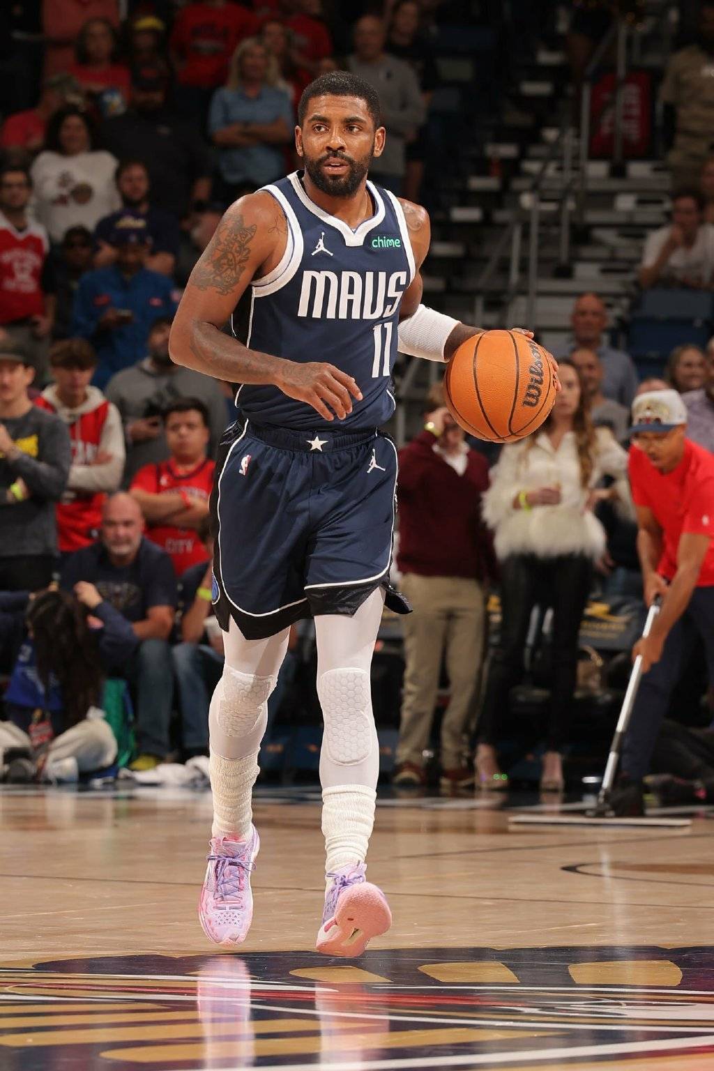 独行侠险胜新疆队，欧文关键制胜