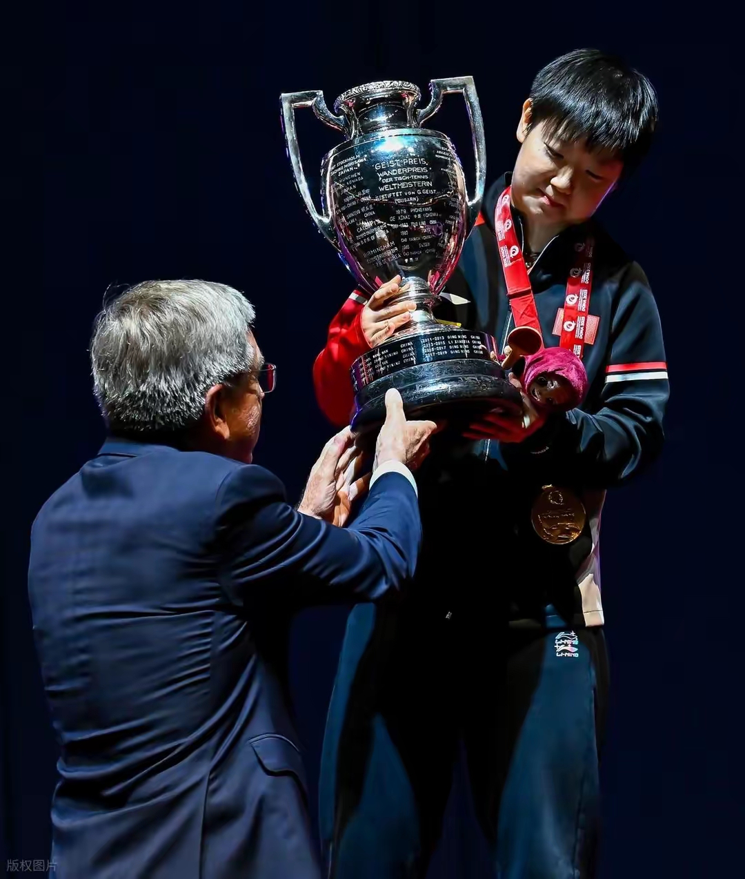 德国队逆转奥地利队，马龙状态火热