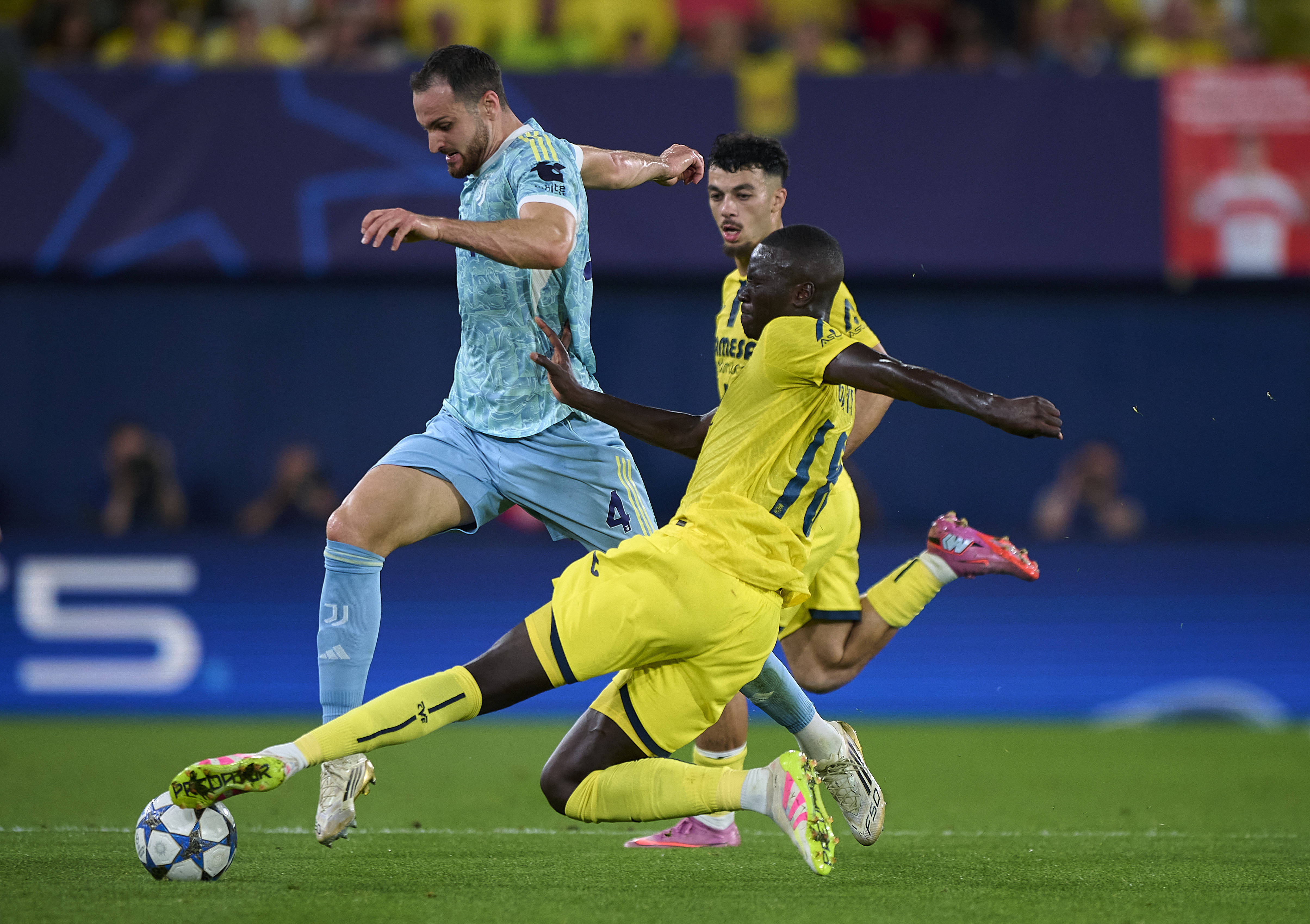 尤文图斯防守出现漏洞,遭遇欧冠小组赛连败 尤文图斯防守出现漏洞,遭遇欧冠小组赛连败