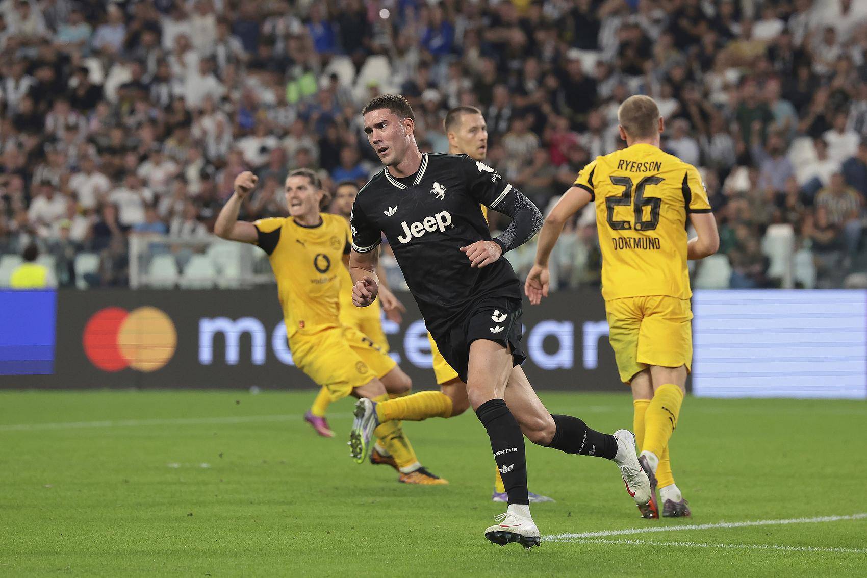 尤文图斯防守出现漏洞,遭遇欧冠小组赛连败 尤文图斯防守出现漏洞,遭遇欧冠小组赛连败